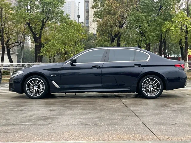BMW 5 Series — Фото автомобиля 3