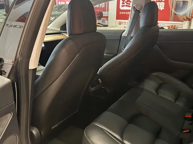 Tesla Model 3 — Фото автомобиля 9