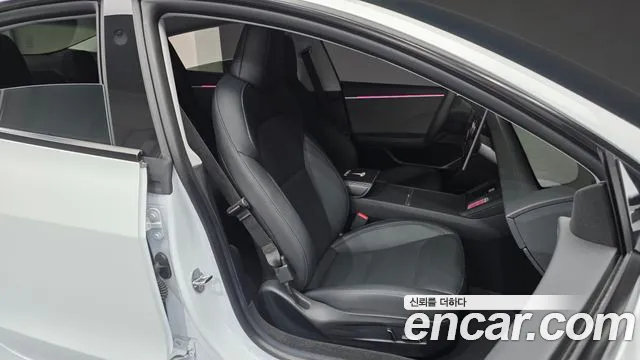 Tesla Model 3 — Фото автомобиля 17