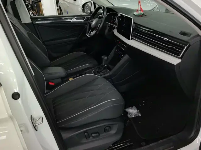 Volkswagen Tiguan L — Фото автомобиля 8