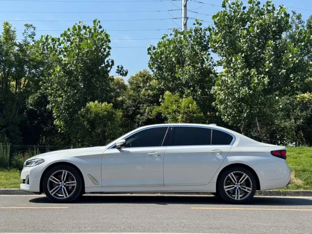 BMW 5 Series — Фото автомобиля 17