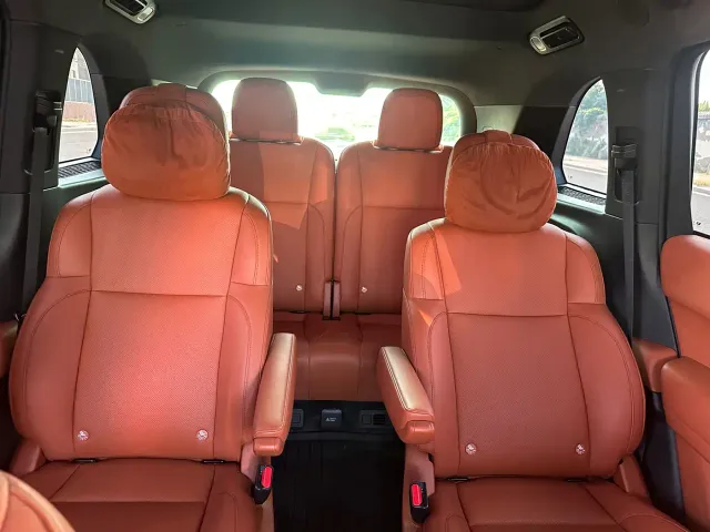Li Auto L8 — Фото автомобиля 12