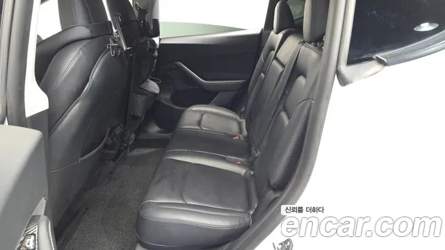 Tesla Model Y — Фото автомобиля 11
