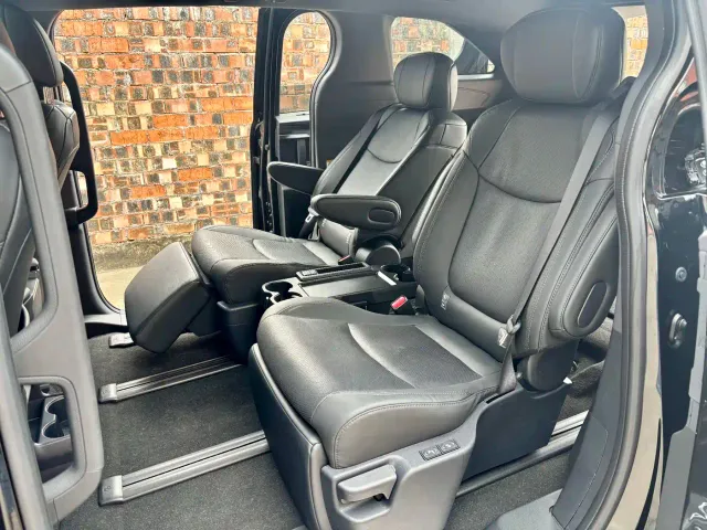 Toyota Sienna — Фото автомобиля 14