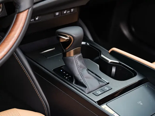 Lexus ES — Фото автомобиля 14