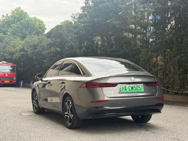 Roewe D7 — Фото автомобиля 6