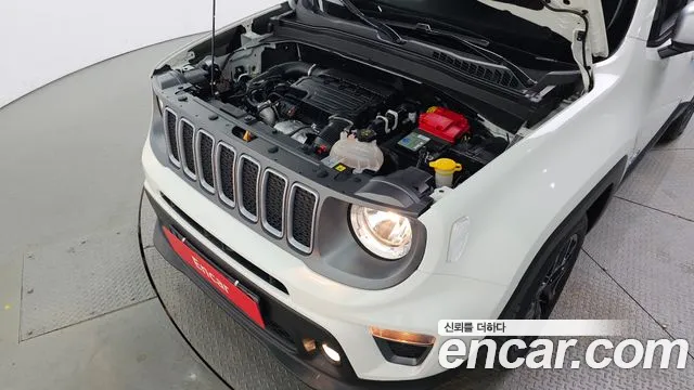Jeep Renegade — Фото автомобиля 9