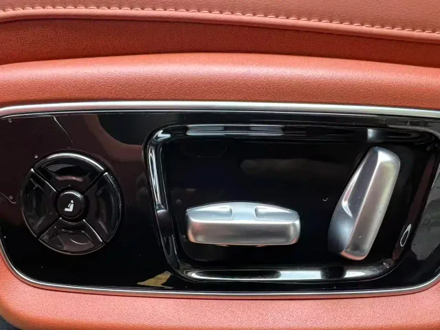 Li Auto L7 — Фото автомобиля 10