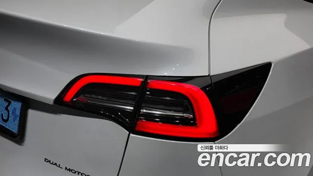 Tesla Model Y — Фото автомобиля 21