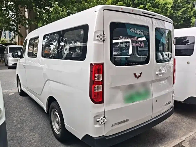 Wuling Yangguang — Фото автомобиля 4