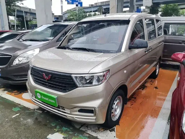 Фотография автомобиля — Wuling Hongguang V