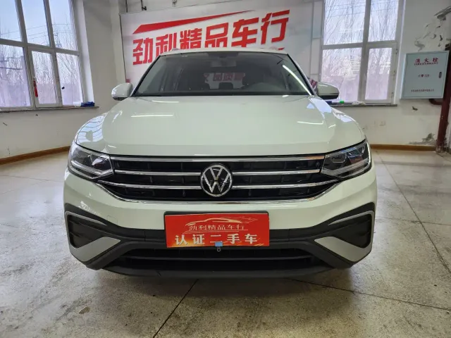 Volkswagen Tiguan L — Фото автомобиля 3