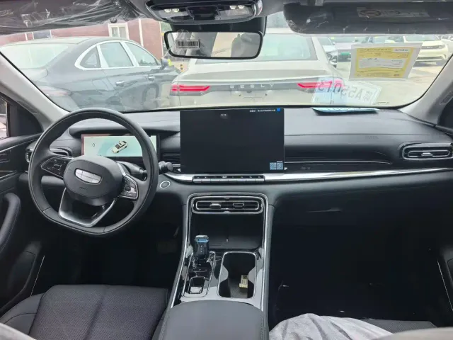 Geely Emgrand — Фото автомобиля 6