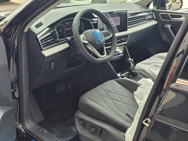 Volkswagen Tiguan L — Фото автомобиля 7