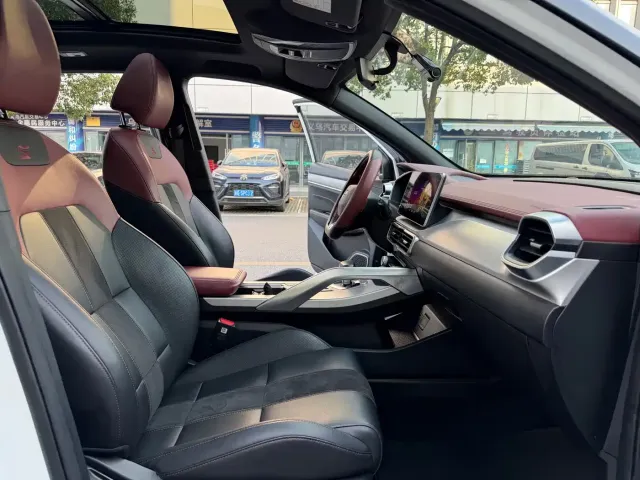 Geely Binyue 2021 Model 1.5TD DCT Star Glory Edition — Фото автомобиля 14