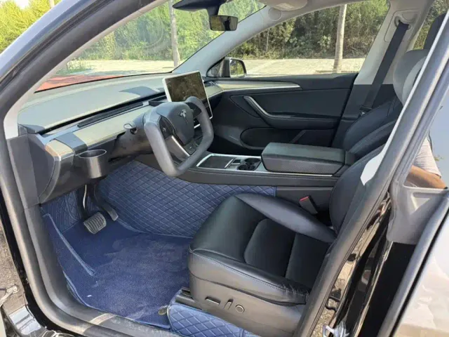 Tesla Model Y — Фото автомобиля 9