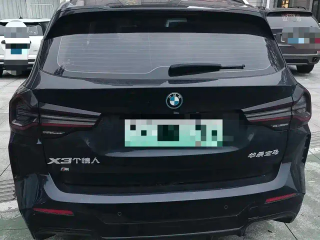 BMW iX3 — Фото автомобиля 3