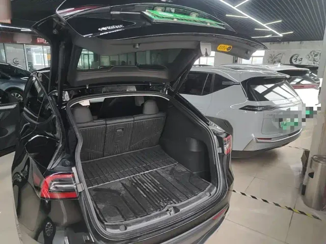 Tesla Model Y — Фото автомобиля 18