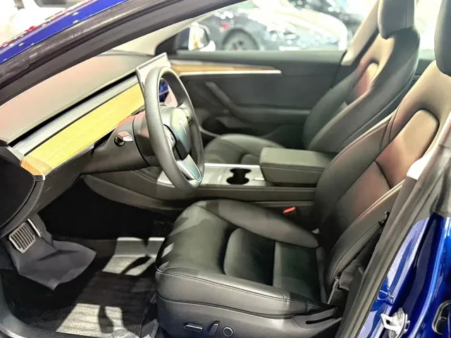 Tesla Model 3 — Фото автомобиля 8
