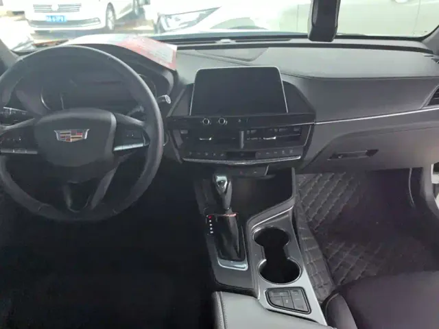 Cadillac CT4 — Фото автомобиля 12