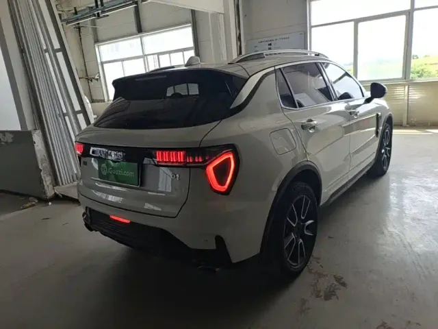 Lynk & Co Lynk & Co 01 2021 2.0TD 2WD Pro — Фото автомобиля 4