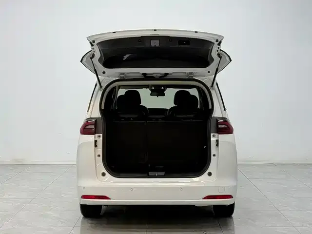 GAC Trumpchi M6 — Фото автомобиля 11
