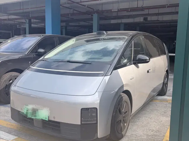 Фотография автомобиля — Li Auto MEGA