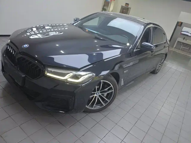 Фотография автомобиля — BMW 5 Series