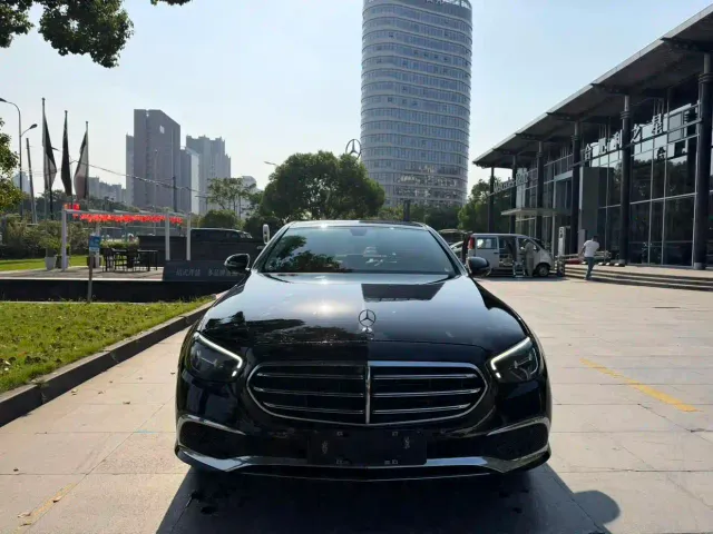 Mercedes-Benz E-Class — Фото автомобиля 2