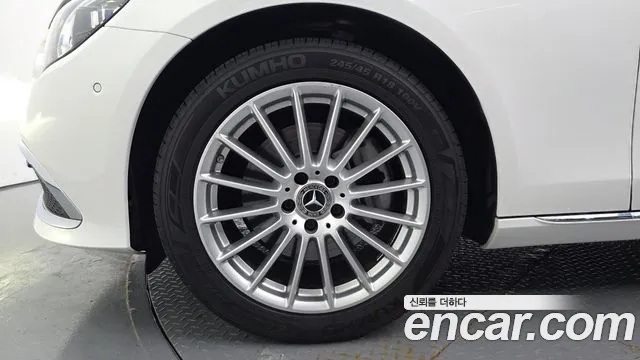 Mercedes-Benz E-Class — Фото автомобиля 5