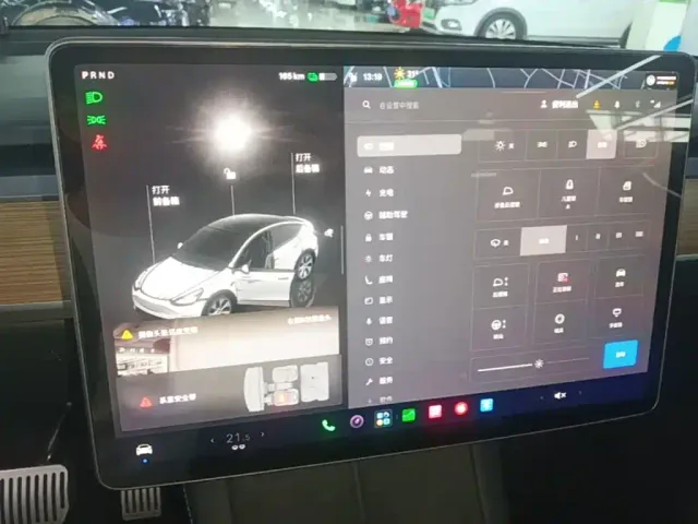 Tesla Model Y — Фото автомобиля 12