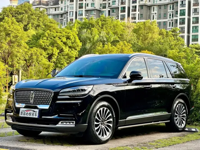 Фотография автомобиля — Lincoln Aviator