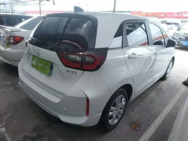 Honda Fit — Фото автомобиля 4