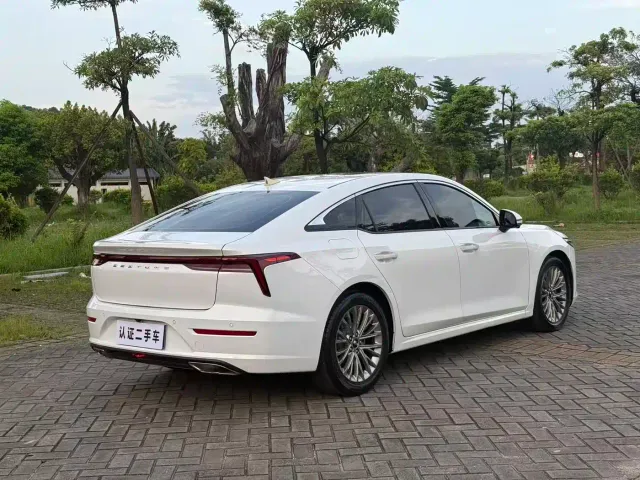 Bestune B70 — Фото автомобиля 12