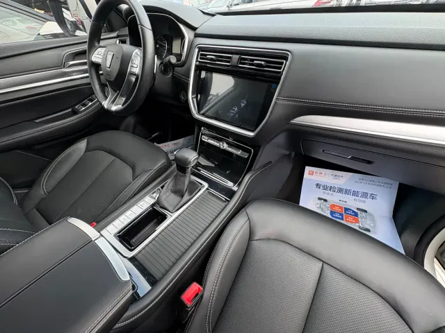 Roewe RX8 — Фото автомобиля 16
