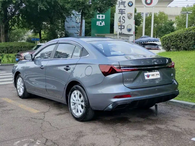 Roewe i5 — Фото автомобиля 4