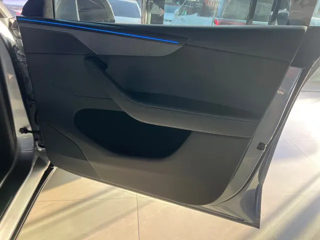 Tesla Model Y — Фото автомобиля 15