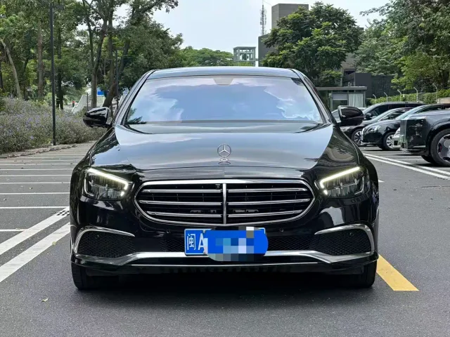 Фотография автомобиля — Mercedes-Benz E-Class