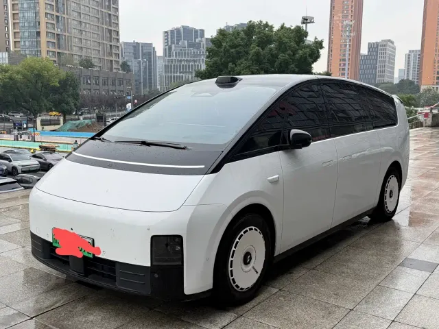 Фотография автомобиля — Li Auto MEGA