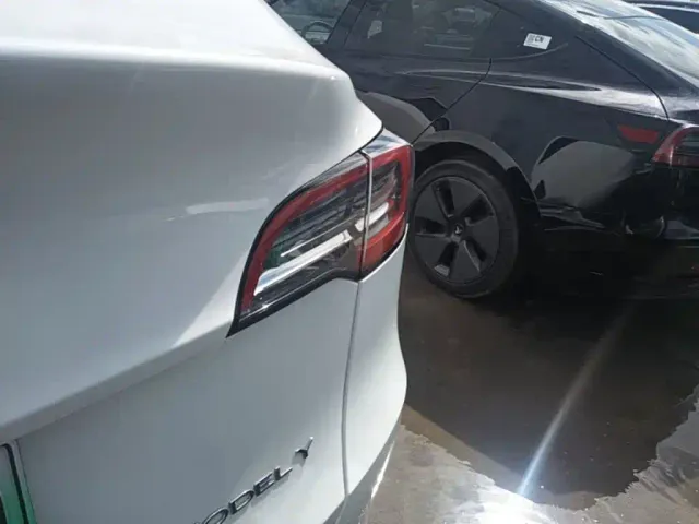 Tesla Model Y — Фото автомобиля 7