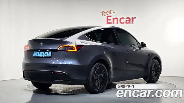 Tesla Model Y — Фото автомобиля 2