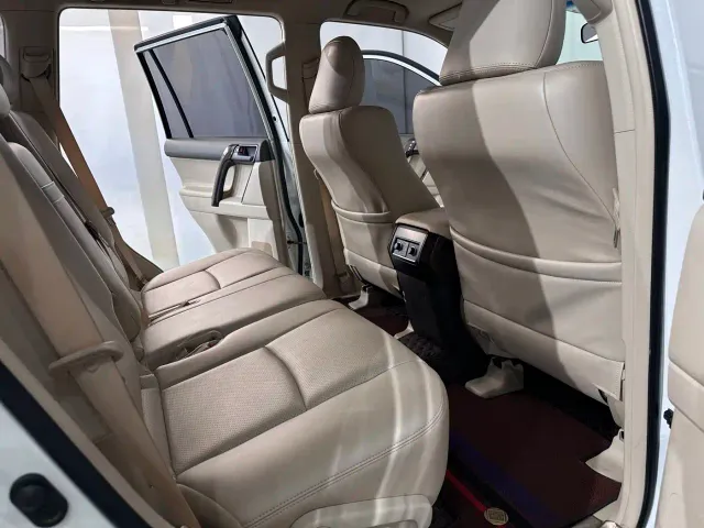 Toyota Prado — Фото автомобиля 12