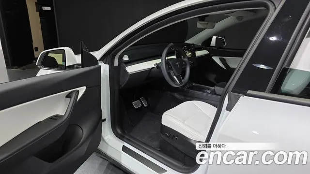 Tesla Model Y — Фото автомобиля 10