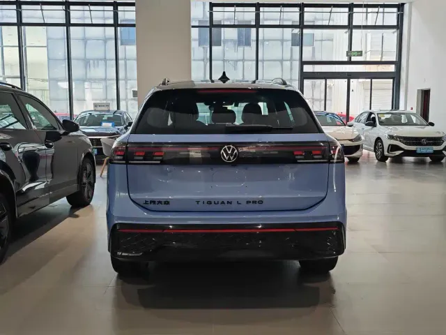 Volkswagen Tiguan L — Фото автомобиля 11