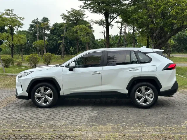 Toyota RAV4 — Фото автомобиля 16