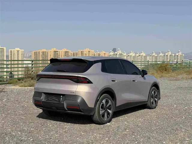 Changan Qiyuan Q05 — Фото автомобиля 4