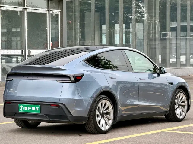 Tesla Model Y — Фото автомобиля 6