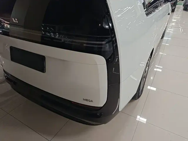 Li Auto MEGA — Фото автомобиля 7