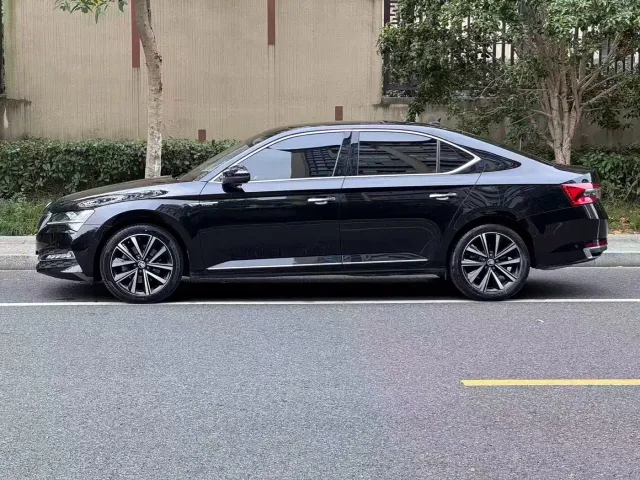 Skoda Superb — Фото автомобиля 3