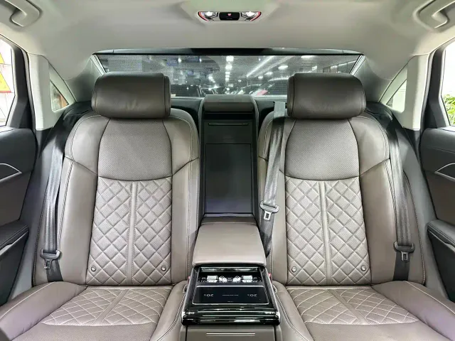 Audi A8 — Фото автомобиля 11